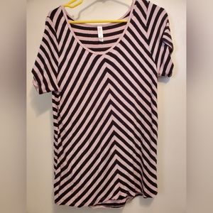 Large Lularoe Classic Tee